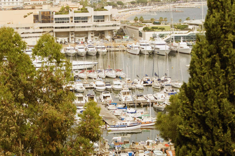 无人,横图,俯视,室外,白天,旅游,度假,海浪,海洋,美景,植物,船,法国,欧洲,戛纳,一排,停靠,整齐,并列,并排,景观,浪花,木船,娱乐,树,树木,排列,绿色,自然,海水,交通工具,享受,休闲,景色,放松,生长,成长,舟,队列,停泊,自然风光,载具,平行,海景,滨海阿尔卑斯,法兰西共和国,法兰西第五共和国,普罗旺斯.阿尔卑斯.蓝色海岸,普罗旺斯.阿尔卑斯.蓝色海岸大区,滨海阿尔卑斯省,坎城,康城,大海,风浪,海,海水的波动,近岸浪,涌浪,彩图,高角度拍摄