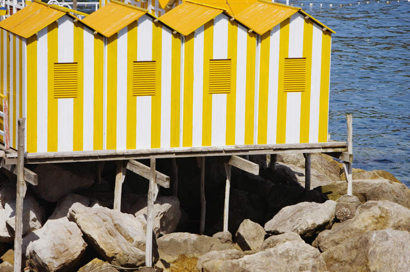 无人,家,木屋,横图,室外,白天,正面,旅游,度假,海浪,海洋,石头,美景,沙滩,意大利,欧洲,阴影,光线,沙子,石子,影子,海岸,景观,浪花,沙地,娱乐,住宅,阳光,自然,海水,享受,休闲,景色,放松,南欧,自然风光,海景,卡普里,意大利共和国,卡普里岛,坎帕尼亚,坎帕尼亚大区,卡碧岛,卡布里岛,女妖岛,大海,风浪,海,海水的波动,海滩,近岸浪,石块,岩石,涌浪,彩图,茅舍,茅屋,棚屋,小木屋,小屋