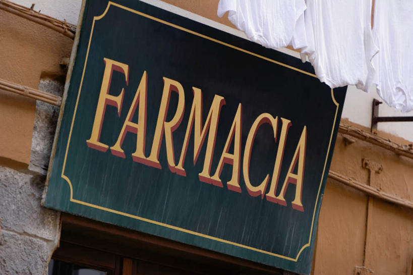 无人,横图,室外,白天,仰视,度假,美景,城市风光,城市,意大利,欧洲,英文,标志,文字,字符,字母,墙,景观,娱乐,标识,墙壁,墙面,药店,享受,休闲,景色,放松,英文字母,南欧,意大利共和国,拉斯佩齐亚,利古里亚,利古里亚大区,彩图,低角度拍摄,里奥马焦雷