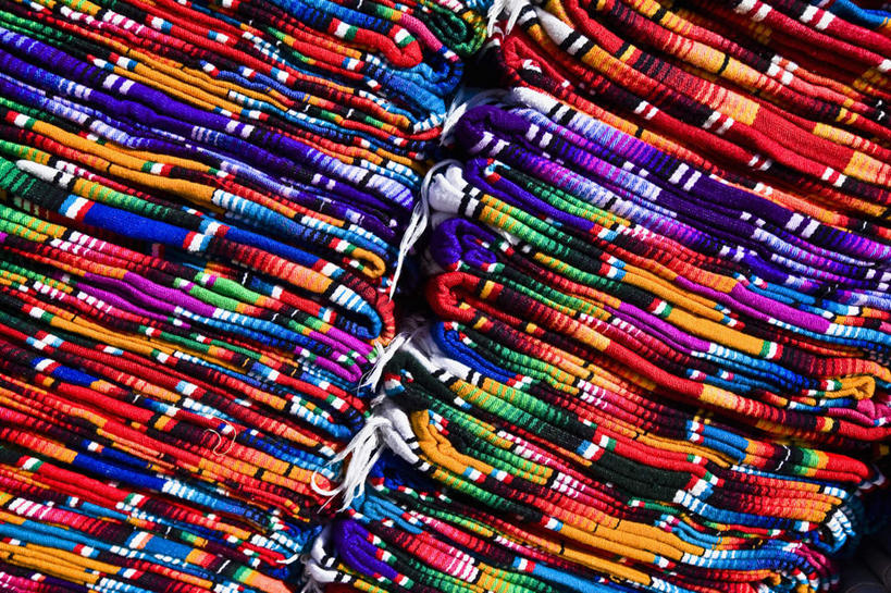 无人,商店,横图,彩色,室内,特写,白天,正面,购物,消费,静物,刺绣,墨西哥,一堆,许多,堆叠,堆积,艺术,手工艺品,很多,文化,商铺,披肩,工艺品,金融,堆,北美,高雅,北美洲,美洲,选购,贸易,恰帕斯,恰帕斯州,北亚美利加洲,亚美利加洲,自信心,品位,血拼,墨西哥合众国,仙人掌王国,市肆,商号,圣克里斯托瓦尔.德拉斯卡萨斯,彩图,店铺,女红,云肩,针绣,针黹,黹