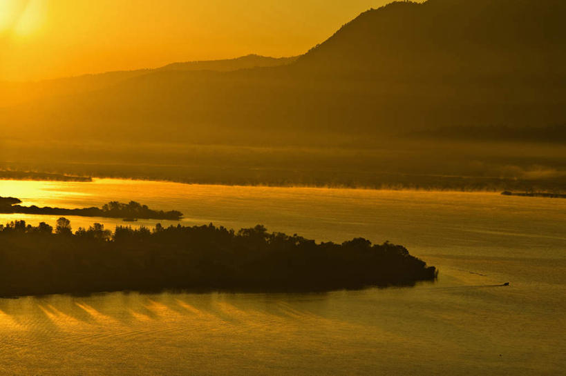 无人,横图,室外,白天,正面,旅游,度假,岛屿,湖,湖泊,石头,美景,日落,山,山脉,水,城市,墨西哥,阴影,光线,石子,影子,岛,湖面,景观,山顶,山峰,水流,水面,晚霞,霞光,落日,山峦,背光,娱乐,阳光,自然,黄昏,湖水,群山,享受,休闲,景色,彩霞,放松,北美,北美洲,自然风光,美洲,逆光,沉积岩,首府,莫雷利亚,米却肯,北亚美利加洲,亚美利加洲,墨西哥合众国,仙人掌王国,巴亚多利德,米却肯州,莫雷利亚市,颠峰,极峰,夕照,水成岩,列岛,群岛,石块,岩石,诸岛,夕阳,彩图,斜阳