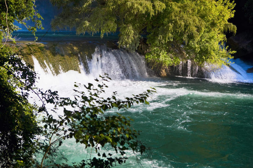 无人,横图,室外,白天,正面,旅游,度假,河流,石头,美景,瀑布,山,山脉,水,植物,墨西哥,飞溅,溅,石子,液体,河水,景观,山峰,水滴,水流,山峦,娱乐,水珠,树,树木,绿色,自然,群山,享受,休闲,景色,放松,生长,成长,北美,北美洲,喷洒,自然风光,美洲,沉积岩,圣路易斯波托西,北亚美利加洲,亚美利加洲,墨西哥合众国,仙人掌王国,圣路易斯波托西州,水成岩,跌水,石块,岩石,彩图