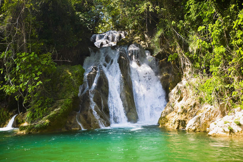 无人,横图,室外,白天,正面,旅游,度假,河流,石头,美景,瀑布,森林,山,山脉,树林,水,植物,墨西哥,阴影,飞溅,溅,光线,石子,液体,影子,河水,景观,山峰,水滴,水流,山峦,娱乐,水珠,树,树木,绿色,阳光,自然,群山,享受,休闲,景色,放松,生长,成长,北美,北美洲,喷洒,自然风光,美洲,沉积岩,圣路易斯波托西,北亚美利加洲,亚美利加洲,墨西哥合众国,仙人掌王国,圣路易斯波托西州,水成岩,跌水,石块,岩石,彩图