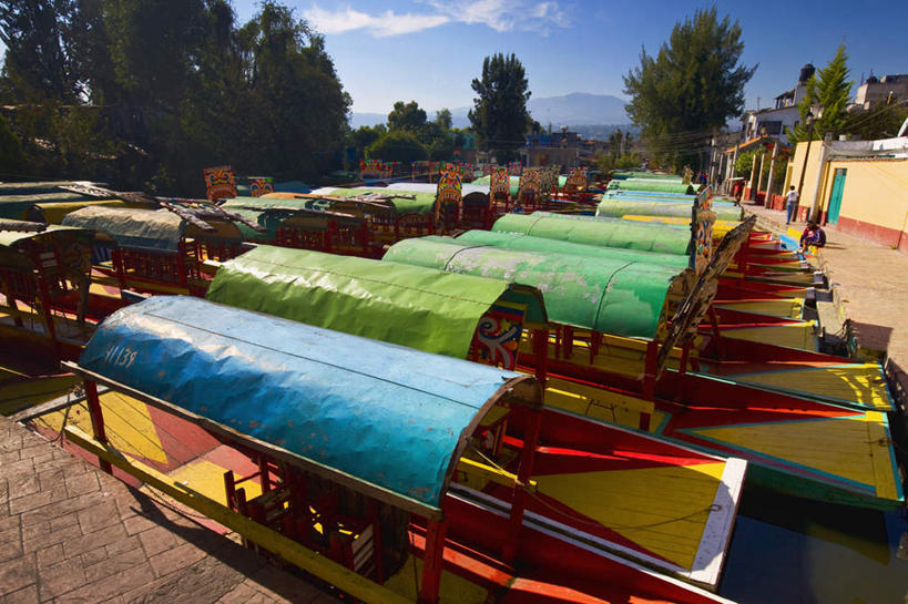 无人,横图,室外,白天,正面,度假,美景,树林,植物,城市风光,城市,船,墨西哥,一排,阴影,整齐,光线,影子,景观,云,云朵,木船,云彩,娱乐,树,树木,排列,蓝色,绿色,白云,蓝天,天空,阳光,自然,交通工具,天,享受,休闲,景色,放松,生长,晴朗,成长,北美,舟,北美洲,队列,载具,美洲,霍奇米尔科,北亚美利加洲,亚美利加洲,墨西哥合众国,仙人掌王国,晴空,彩图