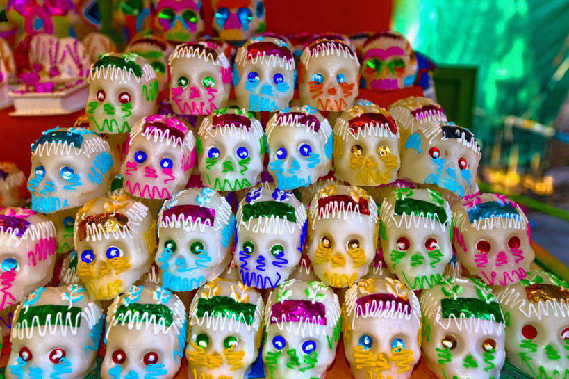 无人,商店,横图,室内,特写,白天,正面,购物,消费,静物,墨西哥,一排,许多,整齐,装饰,并列,并排,面具,很多,商铺,排列,金融,华丽,修饰,点缀,北美,北美洲,队列,美洲,平行,选购,贸易,霍奇米尔科,北亚美利加洲,亚美利加洲,衬托,美观,雅致,雅观,血拼,墨西哥合众国,仙人掌王国,市肆,商号,彩图,店铺