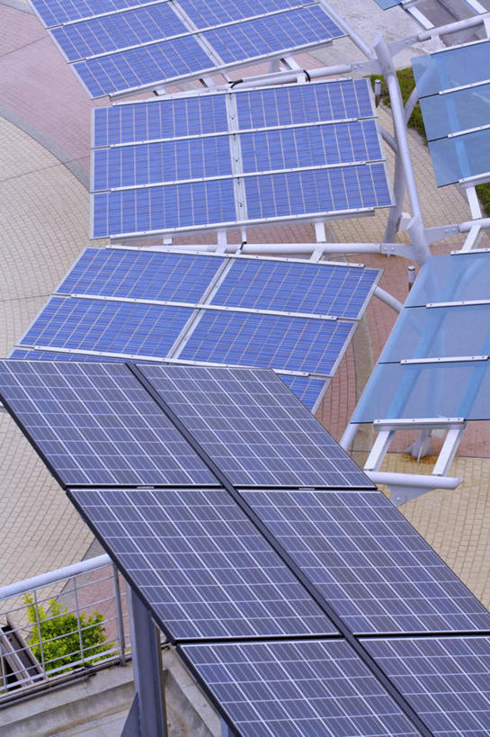 无人,竖图,俯视,室外,特写,白天,太阳能,静物,台湾,中国,亚洲,一排,环保,整齐,并列,并排,排列,能源,存储,回收,资源,储存,队列,平行,利用,低碳,东亚,循环,台北,港澳台,中华人民共和国,省会,台北市,台湾省,持续,太阳能电池板,彩图,高角度拍摄,台