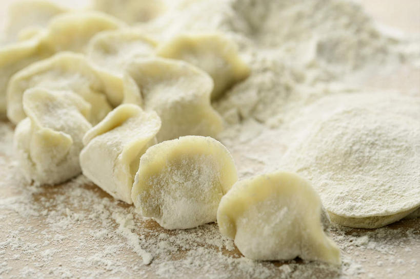 面食,无人,横图,俯视,室内,特写,白天,白色背景,中餐,许多,阴影,朦胧,模糊,反射,粉末,影子,面粉,料理,食品,饺子,面点,粮食,小吃,食物,中式,粉,摄影,影棚,农产品,水饺,原材料,粉状,彩图,高角度拍摄,影棚拍摄,拍摄