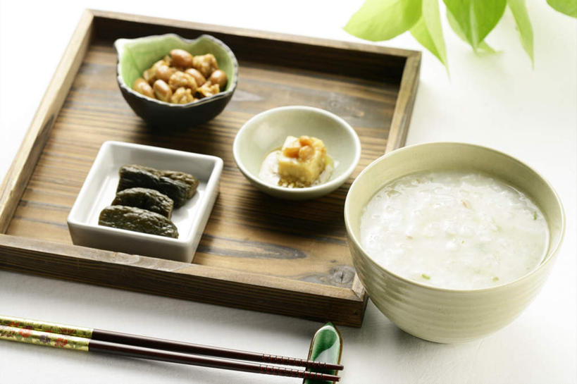 豆腐,无人,横图,俯视,室内,特写,白天,白色背景,烹饪,中餐,早餐,植物,筷子,黄瓜,餐具,阴影,朦胧,模糊,反射,碟子,盘,盆栽,影子,陶瓷,谷类,谷物,粥,料理,食品,筷架,盆景,陶瓷制品,米,酱菜,筷枕,文化,传统,菜肴,美食,香,食物,绿色,自然,盘子,容器,碟,碗,中式,摄影,佳肴,影棚,生长,成长,储藏,礼节,筷子架,豆制品,储存,礼仪,发酵,豆腐乳,酱瓜,进餐用具,青瓜,胡瓜,彩图,高角度拍摄,影棚拍摄,早饭,拍摄,白米粥,糜,腐乳,猫乳,南乳,贮存