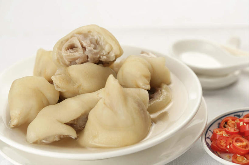 无人,横图,俯视,室内,特写,白天,白色背景,烹饪,中餐,辣椒,蔬菜,餐具,阴影,新鲜,反射,碟子,盘,影子,陶瓷,鸡肉,肉,料理,食品,陶瓷制品,菜肴,美食,肉类,食物,盘子,容器,碟,碗,中式,摄影,佳肴,有机食品,绿色食品,影棚,储藏,储存,肉食,白斩鸡,辣角,红海椒,大椒,辣虎,广椒,三黄油鸡,辣子,红辣椒,海椒,番椒,彩图,高角度拍摄,影棚拍摄,拍摄,贮存