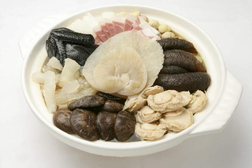 海鲜,无人,横图,俯视,室内,特写,白天,白色背景,烹饪,中餐,厨具,阴影,反射,锅子,砂锅,影子,陶瓷,料理,食品,陶瓷制品,锅,水产,菜肴,美食,海洋生物,食物,中式,摄影,佳肴,影棚,锅具,海参,水生动物,海产品,水生物,棘皮动物,海底动物,烹饪用具,烹调用具,烹调,彩图,高角度拍摄,影棚拍摄,拍摄