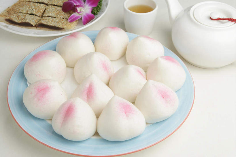 点心,无人,横图,俯视,室内,特写,白天,白色背景,幸福,茶,杯子,餐具,阴影,盛开,反射,碟子,壶,盘,影子,芝麻,茶叶,料理,食品,包子,面点,花蕾,娱乐,美食,水壶,花,花瓣,花朵,鲜花,食物,盘子,茶壶,容器,水杯,碟,花苞,花蕊,享受,休闲,温馨,中式,放松,乐趣,摄影,影棚,寿桃,提神,高雅,舒适,醒脑,芝麻饼,脂麻,胡麻,白麻,巨胜子,油麻,淡泊,花中君子,寿桃包,兰花,茶杯,彩图,高角度拍摄,影棚拍摄,拍摄