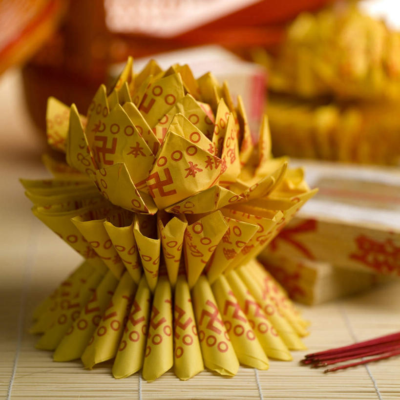 无人,方图,室内,特写,白天,正面,蜡烛,照明,阴影,节日,朦胧,模糊,反射,彩灯,影子,烟雾,灯光,燃烧,文化,灯,佛香,香火,香烛,灯具,祈祷,健康,许愿,摄影,宗教,花灯,信仰,影棚,烧香,纪念,祈求,照亮,照明设备,平安,彩图,影棚拍摄,拍摄,莲花灯