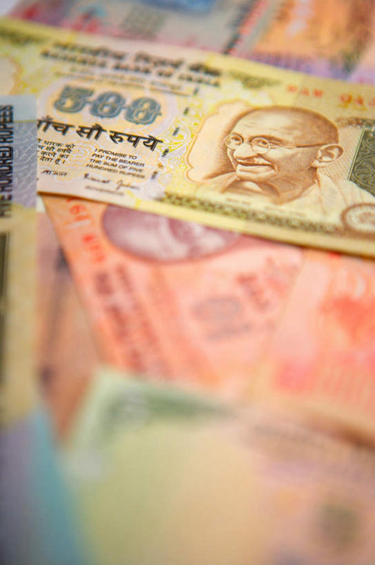 无人,竖图,俯视,室内,特写,白天,钱,静物,阴影,朦胧,模糊,反射,标志,钱币,数字,文字,影子,字符,标识,钞票,金融,纸币,阿拉伯数字,经济,卢比,流通,纸钞,贸易,印尼货币,货币,现金,彩图,高角度拍摄,印度尼西亚盾,印尼盾