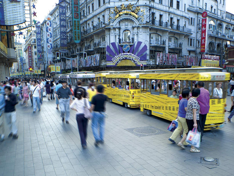 东方人,背部,商店,坐,走,横图,室外,白天,正面,购物,旅游,度假,消费,标志建筑,超市,道路,地标,建筑,路,商场,公路,汽车,观光车,上海,中国,亚洲,一辆,行人,游客,游人,服装,朦胧,模糊,包,皮包,交通,许多人,拎,注视,休闲装,黄种人,娱乐,建设,路人,旅客,车,衣服,黄色,交通工具,南京路,观察,看,一群人,享受,休闲,休闲服,旅游胜地,放松,金融,百货,服饰,南京路步行街,观看,单肩包,申,察看,关注,载具,选购,贸易,百货公司,黄浦区,东亚,上海市,中华人民共和国,沪,华东地区,血拼,过客,男人,男性,女人,女性,中年男性,中年女性,亚洲人,马路,步行,散步,走路,坐着,半身,彩图,购物商场,购物中心,商业中心,旅游观光车,拎着