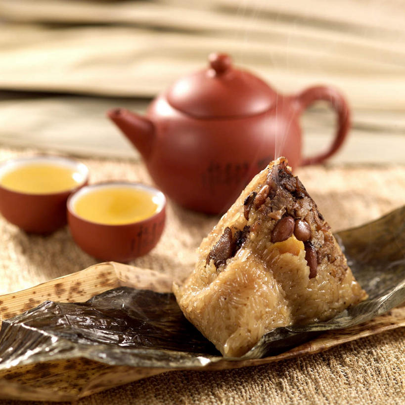 无人,方图,俯视,室内,特写,白天,幸福,茶,杯子,叶子,端午节,阴影,节日,朦胧,模糊,庆祝,反射,壶,影子,陶瓷,粽叶,茶叶,绿叶,陶瓷制品,粽子,文化,娱乐,水壶,两个,茶壶,容器,水杯,庆典,享受,休闲,温馨,嫩叶,放松,乐趣,纪念,提神,舒适,醒脑,箬叶,芦苇叶,角黍,筒粽,叶,叶片,茶杯,彩图,高角度拍摄