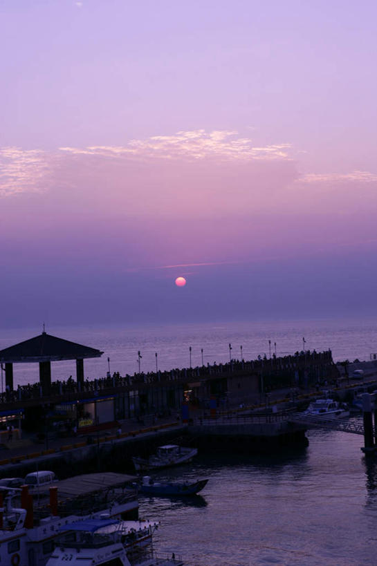 无人,码头,竖图,室外,白天,正面,旅游,度假,河流,美景,日落,水,太阳,港口,轮船,船,台湾,中国,亚洲,停靠,阴影,波纹,光线,木板,影子,河水,景观,水流,晚霞,霞光,落日,桥,木桥,涟漪,背光,娱乐,栈桥,倒影,水纹,阳光,自然,黄昏,交通工具,波浪,享受,休闲,景色,彩霞,放松,人行桥,木板桥,倒映,停泊,自然风光,载具,逆光,东亚,游艇码头,台北县,港澳台,中华人民共和国,水晕,台湾省,夕照,反照,新北,新北市,夕阳,彩图,摆渡口,埠头,渡口,渡头,港湾,海港,口岸,淡水区,淡水渔人码头,斜阳,台