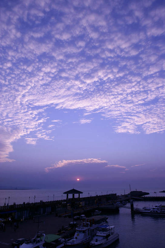 无人,码头,竖图,室外,白天,仰视,旅游,度假,河流,美景,日落,水,太阳,港口,轮船,船,台湾,中国,亚洲,停靠,阴影,波纹,光线,木板,影子,河水,景观,水流,晚霞,霞光,落日,桥,木桥,涟漪,背光,娱乐,栈桥,倒影,水纹,阳光,自然,黄昏,交通工具,波浪,享受,休闲,景色,彩霞,放松,人行桥,木板桥,倒映,停泊,自然风光,载具,逆光,东亚,游艇码头,台北县,港澳台,中华人民共和国,水晕,台湾省,夕照,反照,新北,新北市,夕阳,彩图,低角度拍摄,摆渡口,埠头,渡口,渡头,港湾,海港,口岸,淡水区,淡水渔人码头,斜阳,台