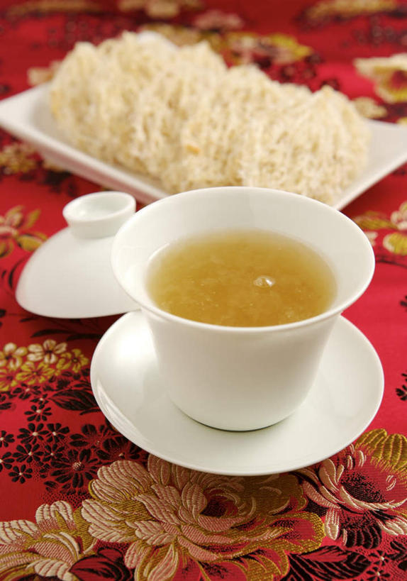 无人,竖图,俯视,室内,特写,白天,幸福,餐桌,茶,桌子,杯子,餐具,阴影,朦胧,模糊,反射,碟子,盘,影子,陶瓷,茶叶,陶瓷制品,一杯,娱乐,三个,盘子,水杯,碟,享受,休闲,温馨,放松,乐趣,摄影,影棚,餐台,提神,舒适,燕窝,醒脑,巢窝,燕菜,燕根,燕蔬菜,茶杯,彩图,高角度拍摄,影棚拍摄,拍摄