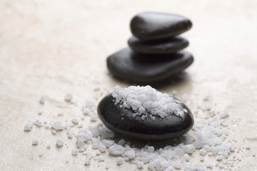 无人,横图,俯视,室内,特写,白天,化妆,美容,石头,一堆,护肤,堆叠,堆积,朦胧,模糊,石子,黑色,洗浴用品,清洁,保养,享受,休闲,鹅卵石,放松,保健,四块,堆,浴盐,护肤品,护肤用品,舒缓,按摩石,养颜,去污,紧肤,嫩肤,石块,洗涤,彩图,高角度拍摄