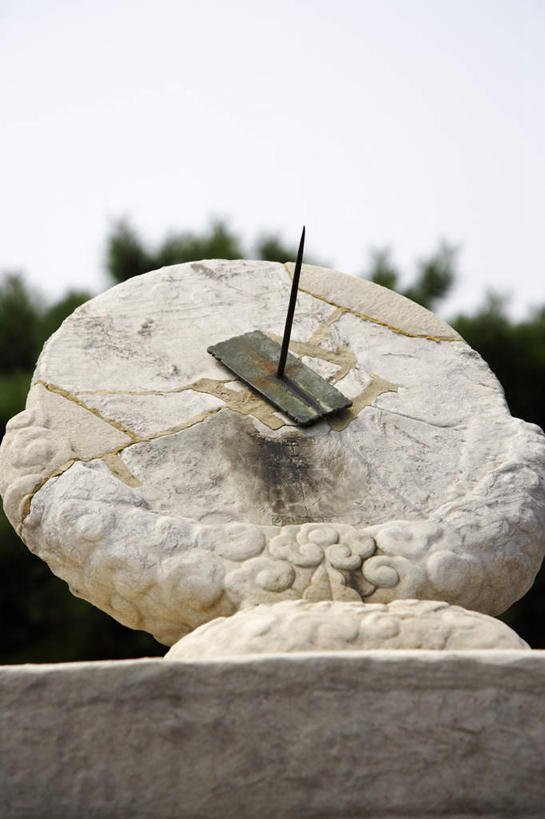 无人,故宫,宫殿,竖图,室外,白天,正面,旅游,度假,名胜古迹,植物,标志建筑,地标,建筑,中国,亚洲,遗迹,时间,计时,古迹,文物,娱乐,建设,古建筑,树,树木,绿色,自然,享受,休闲,旅游胜地,放松,生长,成长,准确,权利,精准,日晷,古文明,东亚,辽宁,辽宁省,沈阳,中华人民共和国,省会,沈阳市,辽,东北地区,日规,彩图,奉天行宫,沈河区,沈阳故宫,沈阳故宫博物院,盛京宫阙