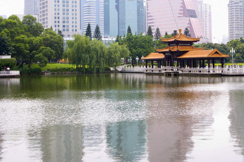 无人,高楼大厦,横图,室外,白天,正面,度假,湖,湖泊,美景,水,植物,城市风光,城市,大厦,建筑,摩天大楼,深圳,中国,亚洲,亭子,湖面,景观,水流,水面,娱乐,树,树木,绿色,自然,凉亭,湖水,享受,休闲,景色,放松,生长,成长,东亚,广东,广东省,荔枝公园,中华人民共和国,华南地区,粤,深圳市,福田区,彩图,大楼,高层建筑,高楼,摩天楼