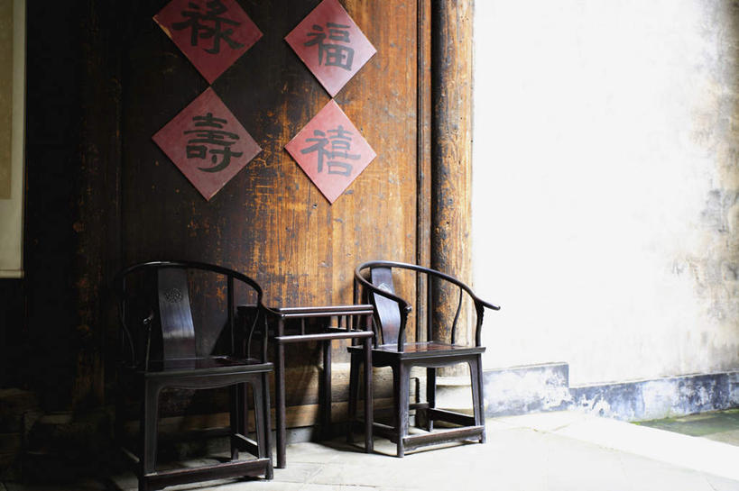 无人,横图,室内,白天,正面,度假,幸福,黄山,美景,城市风光,城市,椅子,中国,亚洲,艺术,标志,文字,字符,木椅,墙,景观,文化,娱乐,标识,墙壁,墙面,白色,福字,享受,休闲,汉字,景色,放松,中国文化,中文,祝愿,东亚,安徽,安徽省,黄山市,中华人民共和国,华东地区,国文,华文,皖,福,福气,彩图,福运,春节贴,福字帖,呈坎镇,徽州区,传统文化