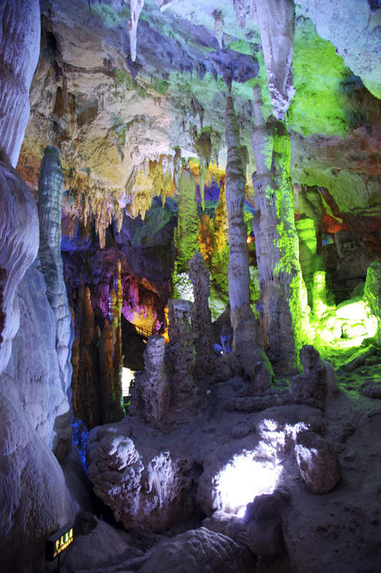 无人,竖图,彩色,室内,白天,正面,旅游,度假,石头,美景,地标,昆明,中国,亚洲,阴影,光线,石子,影子,景观,灯光,喀斯特,娱乐,云南,自然,享受,休闲,景色,放松,洞穴,五颜六色,色彩斑斓,自然风光,五彩缤纷,昆明市,东亚,喀斯特地貌,九乡,钟乳石,云南省,石钟乳,中华人民共和国,省会,西南地区,五彩斑斓,滇,石灰石,洞窟,窟窿,五光十色,石块,彩图,九乡风景名胜区,九乡风景区,宜良县,岩溶,岩溶地貌