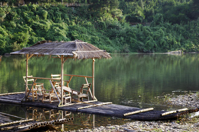 无人,横图,室外,白天,正面,旅游,度假,湖,湖泊,华山,美景,树林,水,植物,船,椅子,一艘,木椅,湖面,景观,水流,水面,木船,娱乐,树,树木,绿色,自然,交通工具,湖水,享受,休闲,景色,放松,生长,成长,舟,自然风光,载具,奇险天下第一山,西岳,西岳华山,彩图