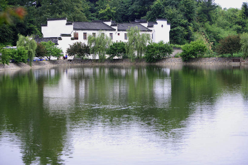无人,家,横图,室外,白天,正面,旅游,度假,河流,美景,树林,水,植物,标志建筑,地标,建筑,中国,亚洲,房屋,屋子,河水,景观,水流,建筑群,娱乐,建设,楼房,民居,住宅,树,树木,绿色,自然,享受,休闲,景色,放松,生长,成长,自然风光,东亚,安徽,安徽省,中华人民共和国,华东地区,皖,彩图,房子,徽派建筑,徽派民居