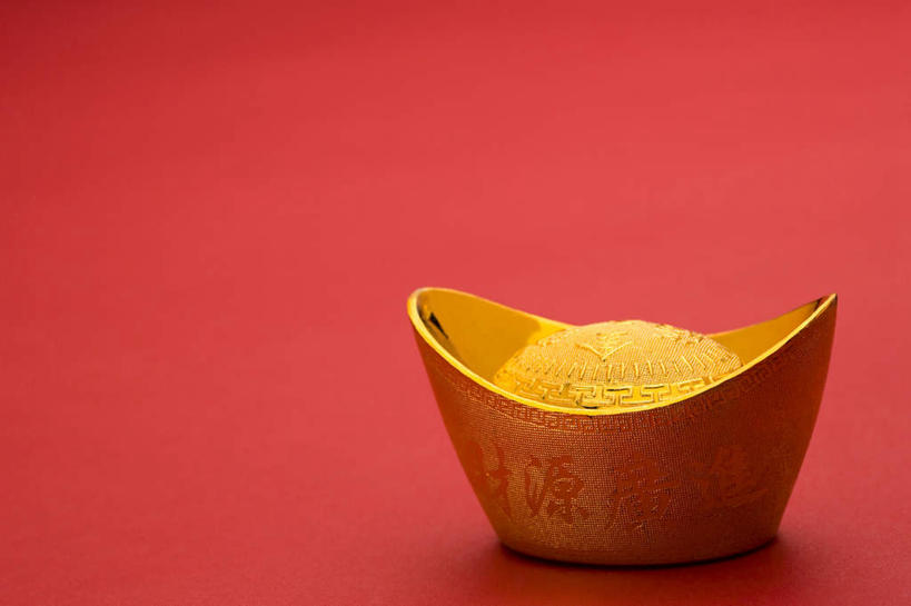 无人,横图,俯视,室内,特写,白天,钱,静物,春节,阴影,红色背景,节日,庆祝,反射,钱币,影子,文化,一个,庆典,金融,摄影,金元宝,影棚,经济,纪念,流通,贸易,货币,金币,彩图,高角度拍摄,影棚拍摄,拍摄,元宝