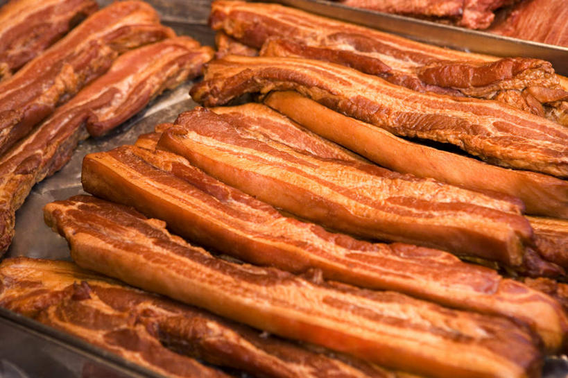 无人,横图,俯视,室内,特写,白天,烹饪,中餐,一堆,许多,阴影,堆叠,堆积,反射,影子,香肠,料理,食品,腊肠,菜肴,美食,食物,中式,佳肴,堆,彩图,高角度拍摄