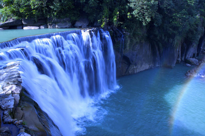 无人,横图,俯视,室外,白天,旅游,度假,彩虹,草地,草坪,美景,瀑布,水,植物,台湾,中国,亚洲,阴影,飞溅,溅,光线,液体,影子,景观,水滴,娱乐,水珠,草,树,树木,绿色,阳光,自然,享受,休闲,景色,放松,生长,成长,喷洒,自然风光,东亚,台北县,港澳台,中华人民共和国,台湾省,新北,新北市,跌水,虹,虹桥,七彩虹,天虹,彩图,高角度拍摄,平溪区,十分瀑布,台