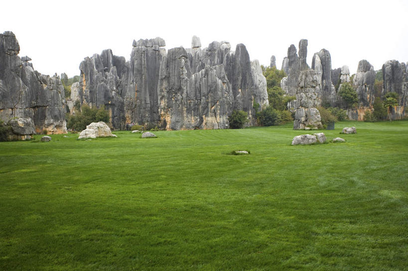无人,横图,室外,白天,正面,旅游,度假,草地,草坪,石头,美景,山,山脉,石林,植物,昆明,中国,亚洲,石子,景观,山峰,悬崖,山峦,娱乐,云南,草,树,树木,绿色,天空,自然,群山,天,享受,休闲,景色,放松,生长,晴朗,成长,自然风光,昆明市,东亚,沉积岩,云南省,万里无云,中华人民共和国,省会,西南地区,绝壁,滇,水成岩,石林县,石林彝族自治县,石块,岩石,晴空,晴空万里,彩图