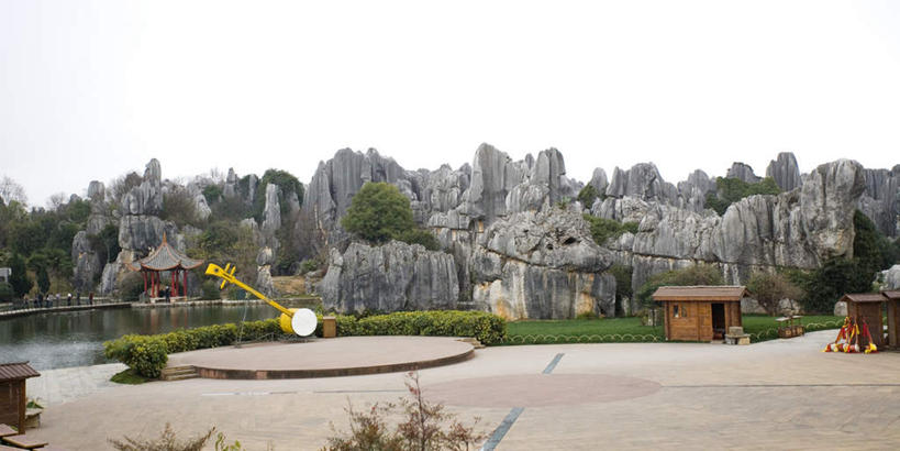 无人,横图,室外,白天,正面,旅游,度假,草地,草坪,石头,美景,山,山脉,石林,植物,昆明,中国,亚洲,石子,景观,山峰,山峦,娱乐,云南,草,树,树木,绿色,天空,自然,群山,天,享受,休闲,景色,放松,生长,晴朗,成长,自然风光,昆明市,东亚,沉积岩,云南省,万里无云,中华人民共和国,省会,西南地区,滇,水成岩,石林县,石林彝族自治县,石块,岩石,晴空,晴空万里,彩图