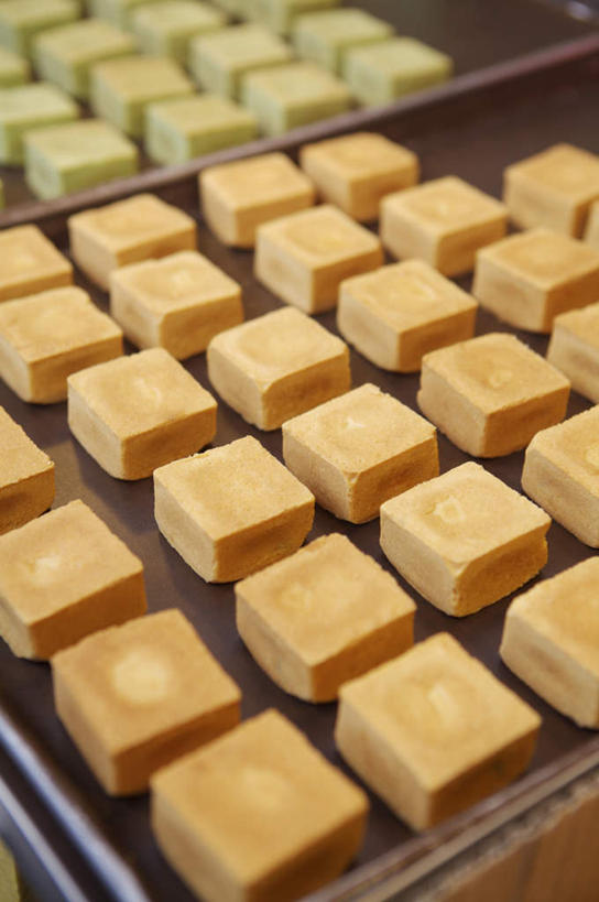 点心,无人,餐厅,竖图,俯视,室内,特写,白天,一排,许多,整齐,并列,并排,料理,食品,很多,美食,食物,糕点,排列,中式,队列,平行,彩图,高角度拍摄,餐馆,饭店,饭馆,凤梨酥,旺来