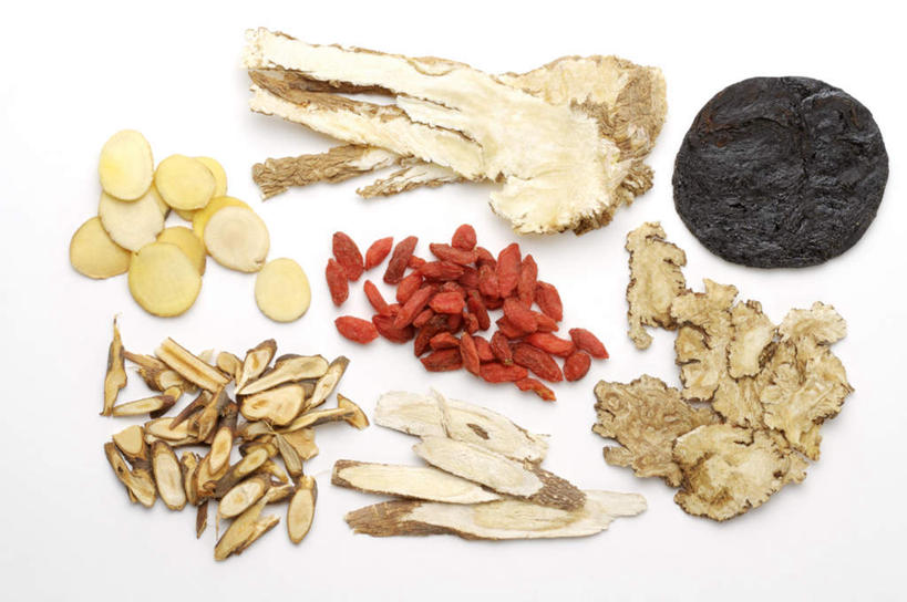 无人,横图,俯视,室内,特写,白天,白色背景,植物,当归,一堆,许多,堆叠,堆积,果实,根,草药,药草,很多,中药,摄影,影棚,堆,枸杞子,枸杞,药材,中草药,中药材,本草,苟起子,枸杞豆,枸杞果,血杞子,云归,西当归,秦归,岷当归,彩图,高角度拍摄,影棚拍摄,拍摄