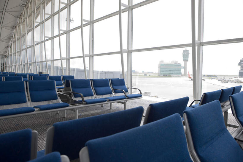 无人,横图,室内,白天,正面,度假,美景,窗户,城市风光,城市,椅子,香港,中国,亚洲,一排,许多,整齐,并列,并排,塑料,景观,很多,娱乐,玻璃窗,排列,塑料制品,享受,休闲,景色,放松,港,队列,平行,东亚,香港国际机场,香港特别行政区,港澳台,中华人民共和国,香港赤鱲角国际机场,彩图