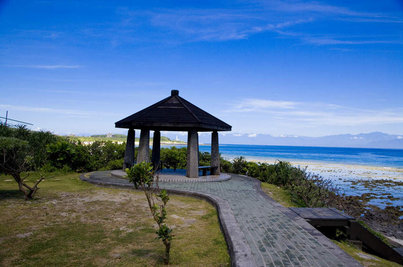 无人,横图,室外,白天,正面,旅游,度假,草地,草坪,海浪,海洋,美景,沙滩,植物,道路,路,台湾,中国,亚洲,阴影,光线,沙子,影子,海岸,景观,浪花,水平线,云,云朵,小路,辽阔,交通,海平线,沙地,云彩,娱乐,草,树,树木,蓝色,绿色,白云,蓝天,天空,阳光,自然,海水,天,享受,休闲,广阔,景色,放松,乡间小路,生长,晴朗,成长,一望无际,自然风光,绿岛,海景,东亚,台东县,港澳台,中华人民共和国,台湾省,无边无际,一马平川,大海,风浪,海,海水的波动,海滩,近岸浪,涌浪,晴空,彩图,火烧岛,绿岛乡,台东,水天相接,水天一线,台