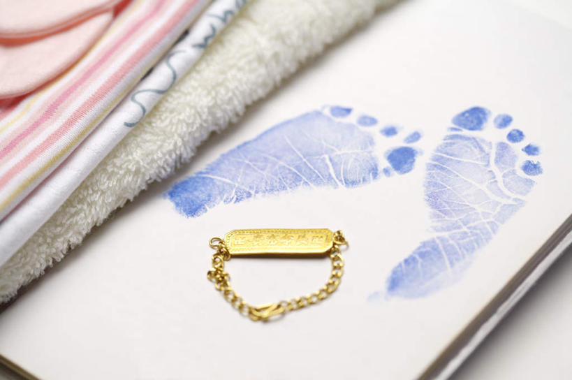 无人,横图,俯视,室内,特写,白天,静物,脚印,标志,纺织物,文字,字符,标识,装饰品,饰品,首饰,毛巾,清洁,汉字,摄影,影棚,保暖,足迹,中文,脚链,透气,防水,国文,华文,行踪,脚迹,储水,耐磨,吸水,彩图,高角度拍摄,影棚拍摄,拍摄