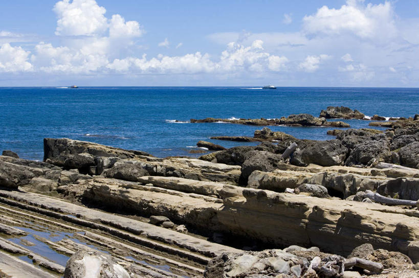 无人,横图,室外,白天,正面,旅游,度假,海浪,海洋,石头,美景,沙滩,台湾,中国,亚洲,阴影,光线,沙子,石子,影子,海岸,景观,浪花,水平线,云,云朵,辽阔,海平线,沙地,云彩,娱乐,蓝色,白云,蓝天,天空,阳光,自然,海水,天,享受,休闲,广阔,景色,放松,晴朗,一望无际,自然风光,海景,东亚,台东县,港澳台,中华人民共和国,台湾省,无边无际,一马平川,大海,风浪,海,海水的波动,海滩,近岸浪,石块,岩石,涌浪,晴空,彩图,台东,水天相接,水天一线,台