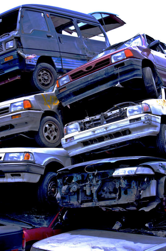 无人,竖图,室外,白天,正面,汽车,一堆,许多,堆叠,堆积,环保,很多,车,交通工具,轿车,堆,回收,资源,载具,利用,循环,废品回收站,彩图,报废汽车厂,报废汽车场,废旧汽车厂,废旧汽车场,汽车厂,汽车场