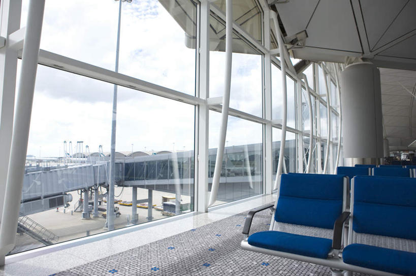 无人,横图,室内,白天,正面,度假,美景,窗户,城市风光,城市,椅子,香港,中国,亚洲,一排,整齐,并列,并排,塑料,景观,娱乐,玻璃窗,排列,塑料制品,享受,休闲,景色,放松,港,队列,平行,东亚,香港国际机场,香港特别行政区,港澳台,中华人民共和国,香港赤鱲角国际机场,彩图