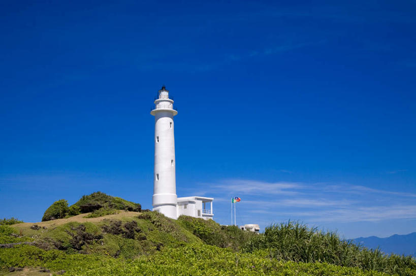无人,横图,室外,白天,仰视,旅游,度假,草地,草坪,美景,植物,道路,台湾,中国,亚洲,阴影,光线,信息,影子,景观,云,云朵,灯塔,交通,云彩,方向,娱乐,草,蓝色,绿色,白云,蓝天,天空,阳光,自然,天,享受,休闲,景色,放松,晴朗,引导,指引,自然风光,绿岛,东亚,台东县,港澳台,中华人民共和国,台湾省,航标,晴空,彩图,低角度拍摄,火烧岛,绿岛灯塔,绿岛乡,台东,导航,台