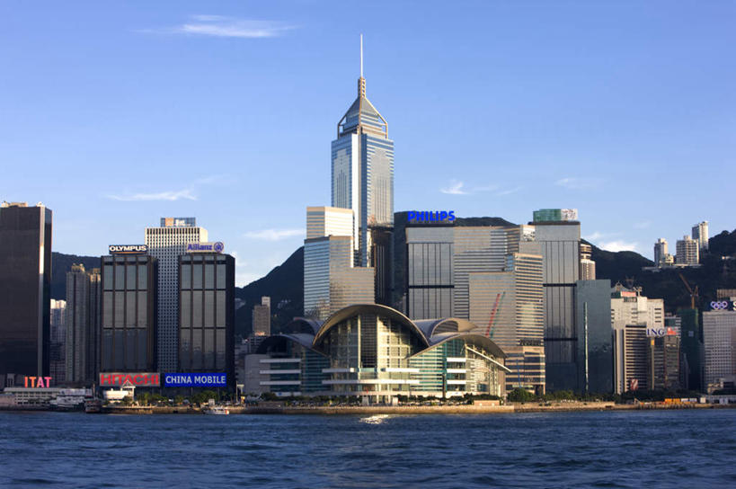 无人,家,高楼大厦,横图,全景,室外,白天,正面,度假,办公楼,海浪,海洋,美景,山,山脉,天际线,城市风光,城市,大厦,建筑,摩天大楼,写字楼,香港,中国,亚洲,阴影,光线,影子,房屋,屋子,景观,浪花,山峰,云,云朵,公寓,山峦,云彩,娱乐,洋房,楼房,住宅,蓝色,白云,蓝天,天空,阳光,海水,楼宇,群山,天,享受,休闲,商务楼,景色,放松,晴朗,港,海景,东亚,香港会议展览中心,湾仔,香港特别行政区,港澳台,中华人民共和国,湾仔区,香港会展中心,大海,风浪,海,海水的波动,近岸浪,涌浪,晴空,彩图,房子,大楼,高层建筑,高楼,摩天楼