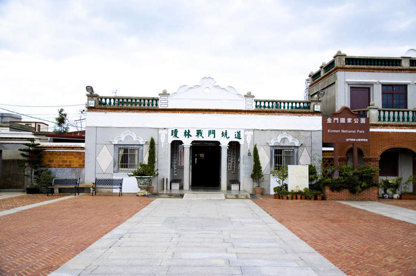 无人,高楼大厦,横图,室外,白天,正面,度假,美景,植物,城市风光,城市,大厦,建筑,摩天大楼,台湾,中国,亚洲,阴影,光线,标志,盆栽,文字,影子,字符,景观,云,云朵,盆景,云彩,娱乐,标识,蓝色,绿色,白云,蓝天,天空,阳光,自然,楼宇,天,享受,休闲,汉字,景色,放松,生长,晴朗,成长,中文,东亚,港澳台,中华人民共和国,国文,华文,台湾省,晴空,彩图,大楼,高层建筑,高楼,摩天楼,金门,金门县,台