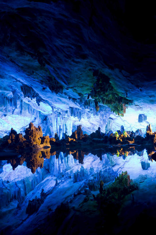 无人,竖图,室外,白天,正面,旅游,度假,河流,石头,美景,山,山脉,水,桂林,中国,亚洲,河水,景观,山峰,水流,山峦,娱乐,倒影,自然,群山,享受,休闲,景色,放松,洞穴,广西,倒映,自然风光,东亚,钟乳石,石钟乳,广西壮族自治区,中华人民共和国,桂林市,桂,华南地区,洞窟,窟窿,反照,石块,岩石,彩图,芦笛岩