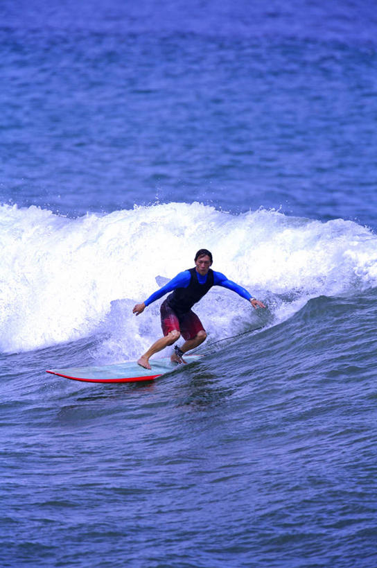 冲浪,东方人,一个人,站,蹲,伸展双臂,竖图,室外,白天,正面,运动服,锻炼,旅游,度假,运动,海浪,海洋,美景,亚洲,仅一个男性,仅一个人,仅一个中年男性,飞溅,服装,溅,液体,景观,浪花,水滴,注视,黄种人,娱乐,水珠,衣服,自然,海水,观察,看,站着,享受,休闲,景色,放松,服饰,观看,察看,衣着,穿着,关注,喷洒,自然风光,室外运动,户外运动,水上运动,海景,衣饰,体育,男人,男性,中年男性,亚洲人,大海,风浪,海,海水的波动,近岸浪,涌浪,敞开双臂,蹲着,伸开双臂,展开双肩,站立,张开手臂,张开双臂,彩图,全身,健身,冲浪运动,运动装