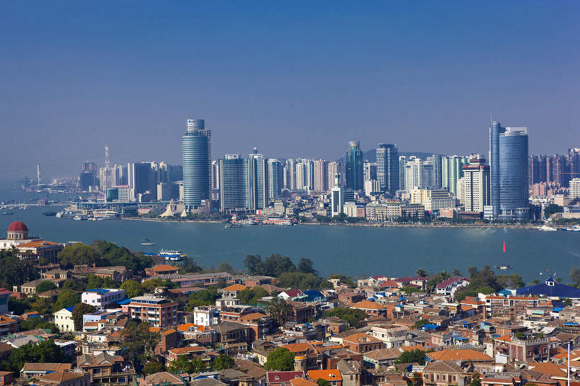 无人,家,高楼大厦,横图,全景,室外,白天,正面,度假,办公楼,海浪,海洋,美景,沙滩,天际线,植物,城市风光,城市,大厦,建筑,摩天大楼,写字楼,鼓浪屿,中国,亚洲,阴影,光线,沙子,影子,房屋,屋子,海岸,景观,浪花,公寓,沙地,娱乐,厦门,洋房,楼房,住宅,树,树木,蓝色,绿色,蓝天,天空,阳光,自然,海水,楼宇,天,享受,休闲,商务楼,景色,放松,生长,晴朗,成长,海景,福建,东亚,福建省,厦门市,万里无云,中华人民共和国,华东地区,闽,大海,风浪,海,海水的波动,海滩,近岸浪,涌浪,晴空,晴空万里,彩图,房子,大楼,高层建筑,高楼,摩天楼,鹭岛,厦门岛