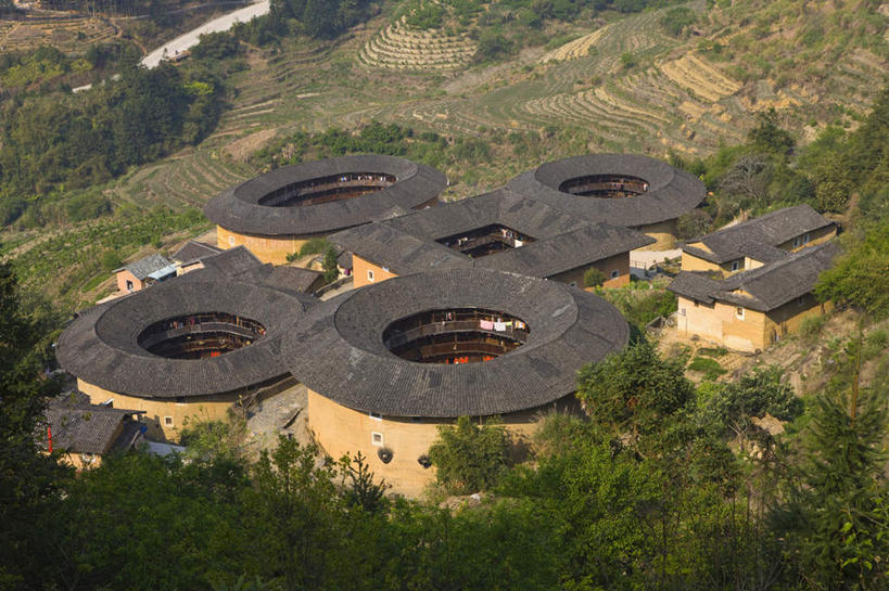 无人,家,横图,俯视,航拍,室外,白天,旅游,度假,名胜古迹,树林,植物,标志建筑,地标,建筑,中国,亚洲,遗迹,房屋,屋子,建筑群,古迹,文物,娱乐,建设,古建筑,楼房,住宅,树,树木,绿色,自然,享受,休闲,旅游胜地,放松,生长,成长,鸟瞰,福建,古文明,东亚,土楼,福建省,南靖县,中华人民共和国,华东地区,闽,漳州,漳州市,彩图,高角度拍摄,房子,福建土楼,客家土楼,客家土围楼,兰水县,圆形围屋