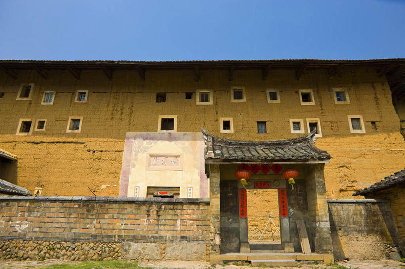 无人,横图,室外,白天,仰视,旅游,度假,名胜古迹,窗户,门,标志建筑,地标,建筑,照明,中国,亚洲,阴影,遗迹,光线,灯笼,影子,纸灯笼,墙,古迹,文物,娱乐,建设,古建筑,玻璃窗,墙壁,墙面,蓝色,蓝天,天空,阳光,灯具,门框,天,享受,休闲,旅游胜地,放松,晴朗,照亮,照明设备,福建,古文明,东亚,福建省,永定县,万里无云,中华人民共和国,华东地区,闽,龙岩,龙岩市,晴空,晴空万里,彩图,低角度拍摄